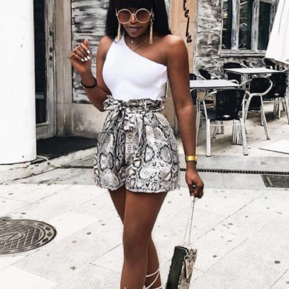 flowy snake skin shorts w pockets!!